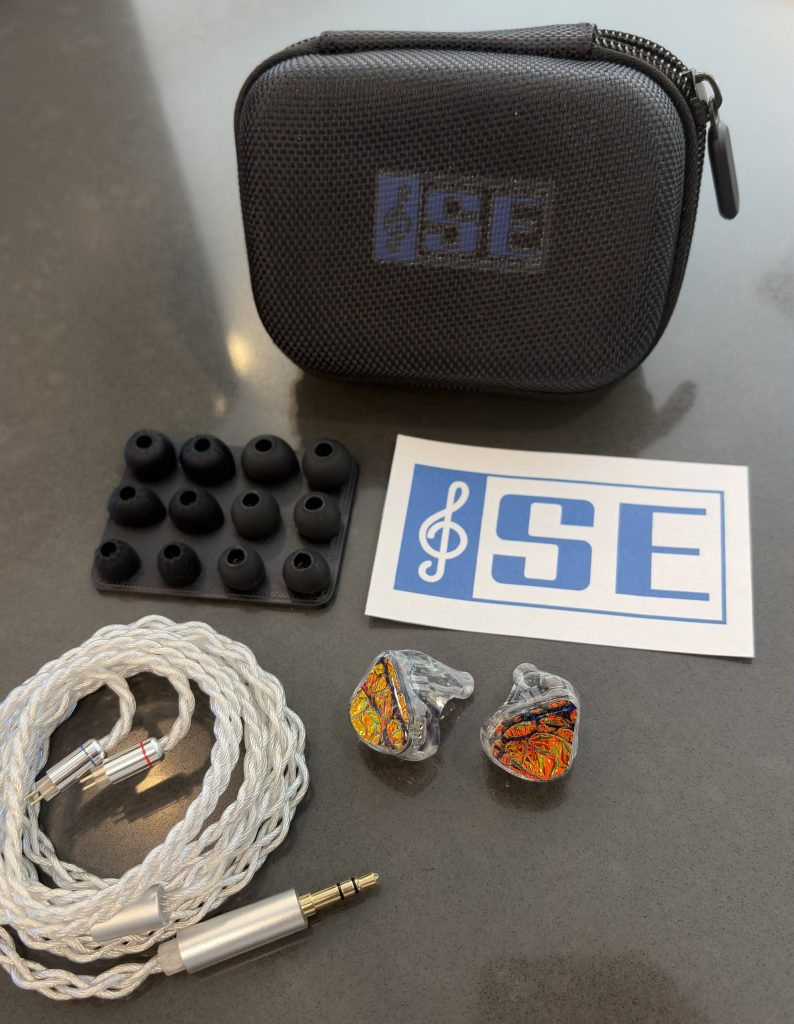 Everything included with the Hexad II: case, cable, eartips, and SE card