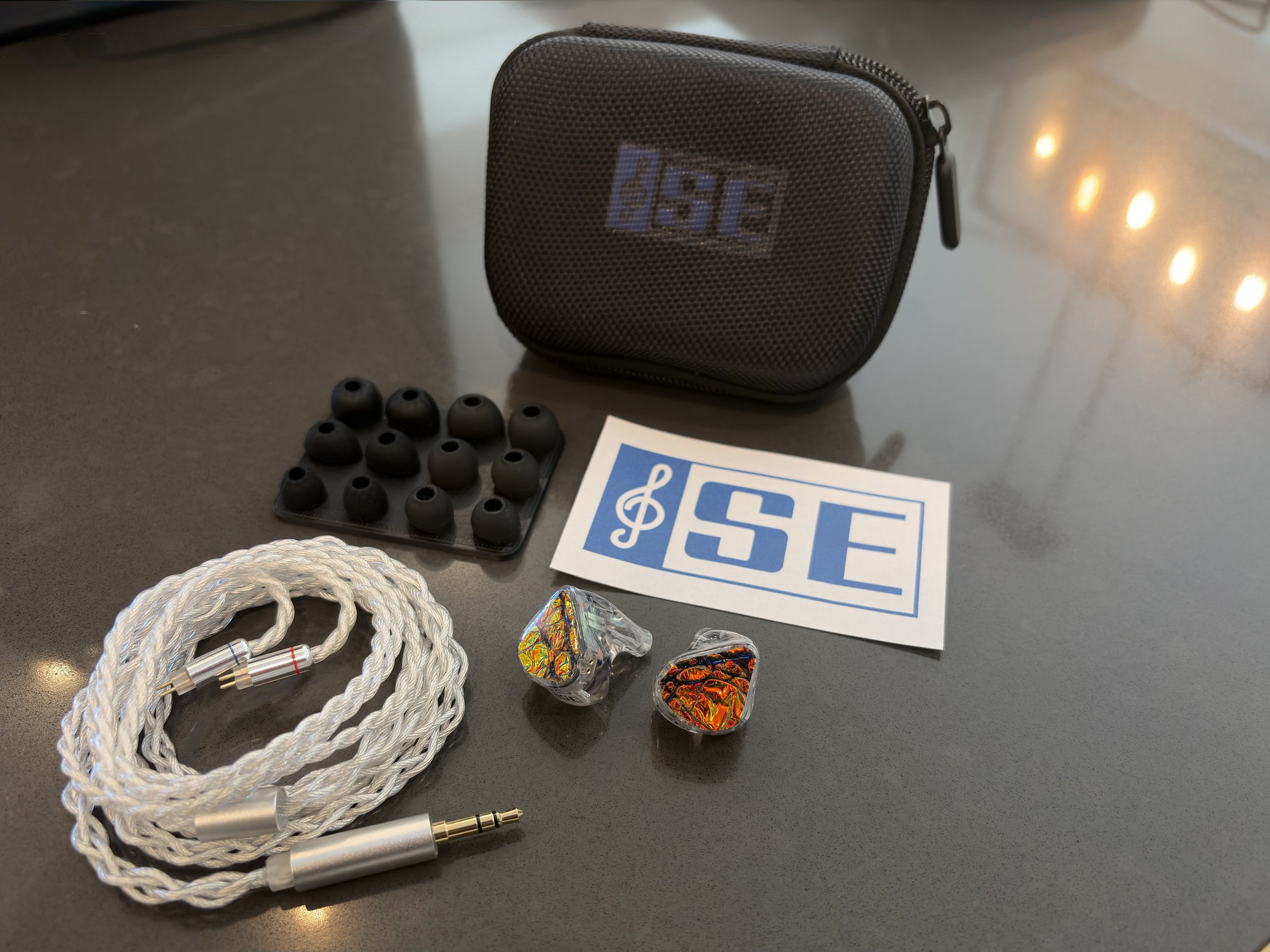 Everything included with the Hexad II: SE case, braided silver-plated cable, six pairs of eartips, and SE card